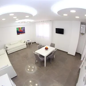 https://corsomaltasuites.hotels-amalfi.com